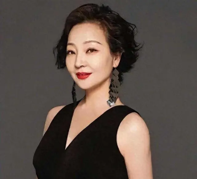 马羚《余烬》入围北影节天坛奖,隐忍婚姻12年与母子三代真实日常 情报图 马羚《余烬》入围北影节天坛奖,隐忍婚姻12年与母子三代真实日常 情报图