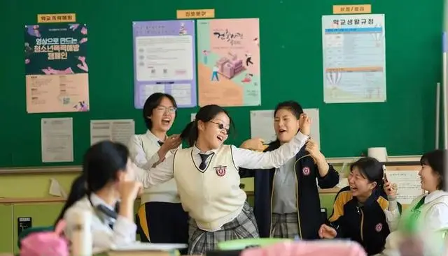 《世界的主人》入围多伦多电影节，徐粹彬主演聚焦性侵受害者话语权 | 情报图