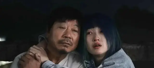 《朝云暮雨》定档5月17日，范伟周冬雨演绎江南茶铺里的沉默人生 | 资讯配图