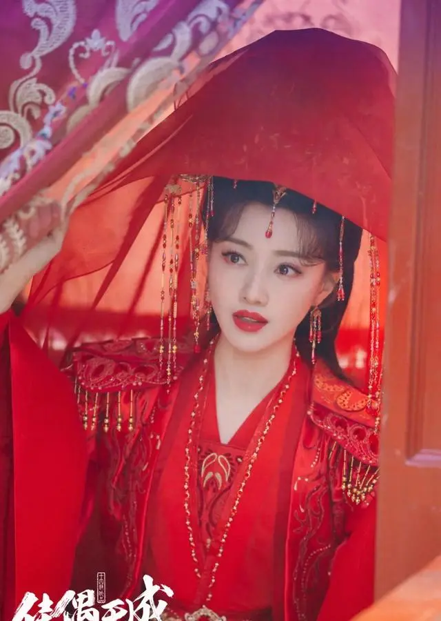 《佳偶天成》女演员阵容解析：黄羿饰左盈盈登顶，王鹤润辛湄妆造引讨论 | 细节速览