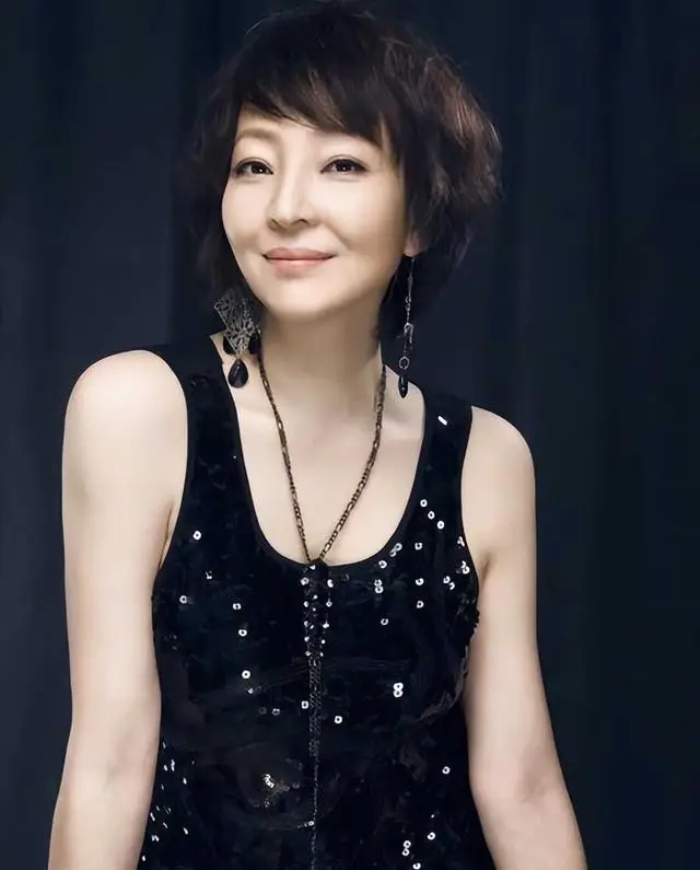 马羚《余烬》入围北影节天坛奖，隐忍婚姻12年与母子三代真实日常 | 情报图