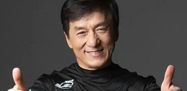 成龙拒演《尖峰时刻4》后五天内推出《图兰朵》纪念版与县域养老项目 | 细节速览 成龙拒演《尖峰时刻4》后五天内推出《图兰朵》纪念版与县域养老项目 | 细节速览
