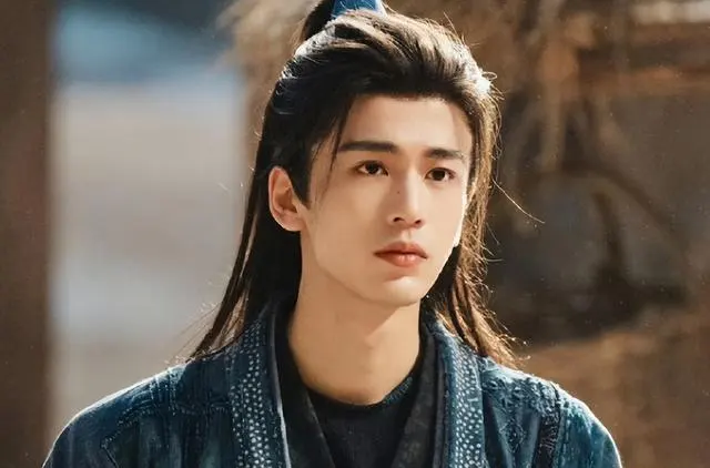 曹晏宁《逐玉》宁娘后二搭张凌赫出演《归鸢》女帝阿茵：从古礼细节到朝堂气场的跃迁 | 资讯配图